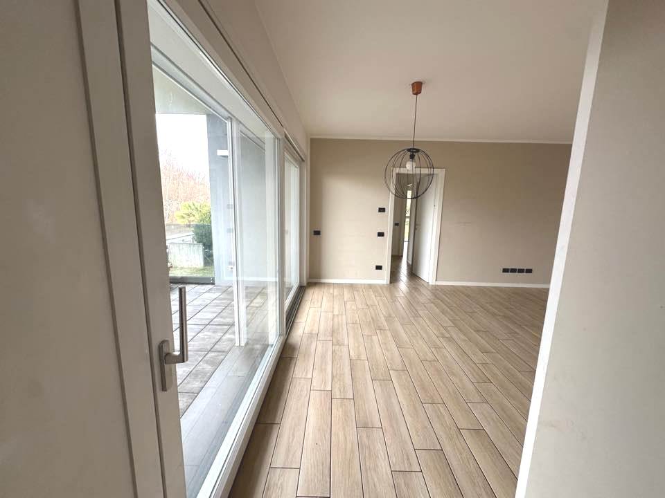 MOZZATE TRILOCALE CON TERRAZZO E BOX