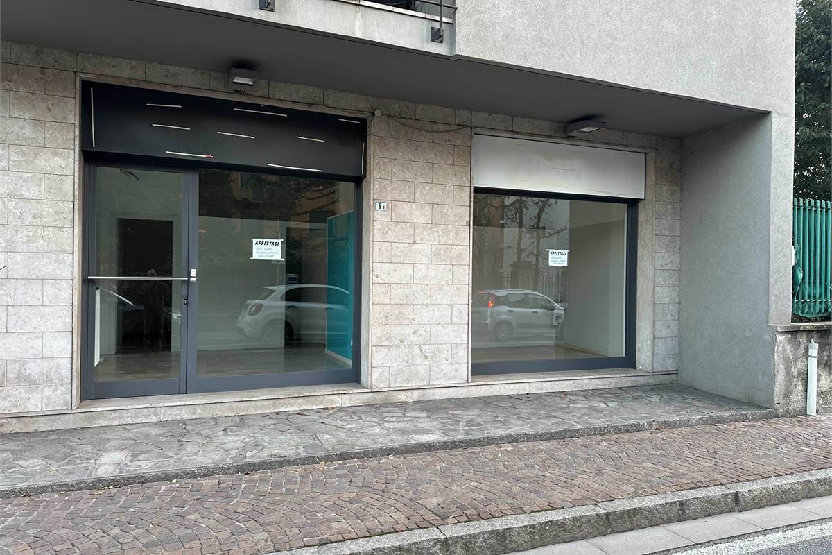 CANTU' NEGOZIO ZONA CENTRALE