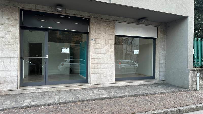 CANTU' NEGOZIO ZONA CENTRALE