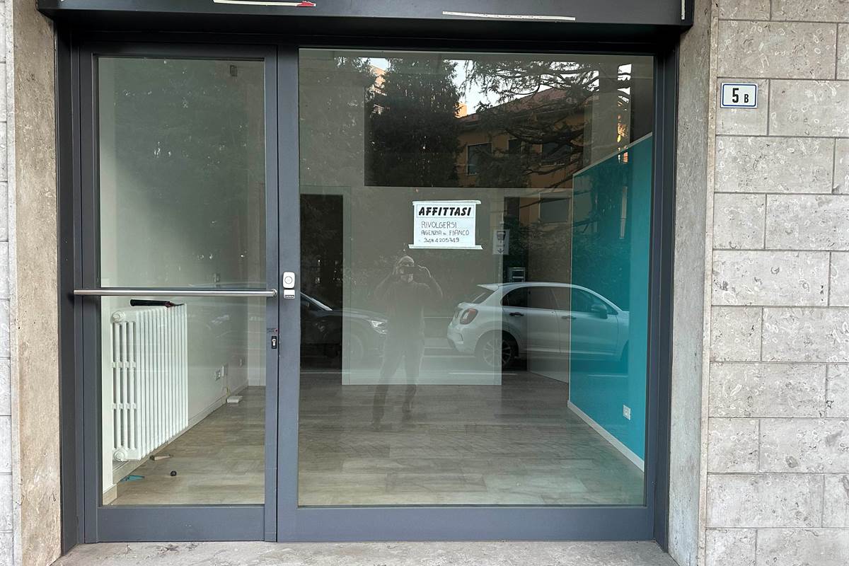 CANTU' NEGOZIO ZONA CENTRALE