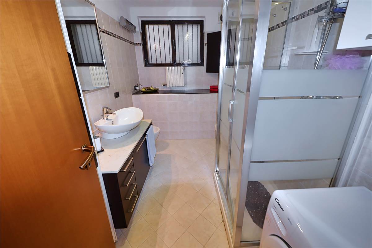 LURAGO ERBA TRELOCALI CON TAVERNA