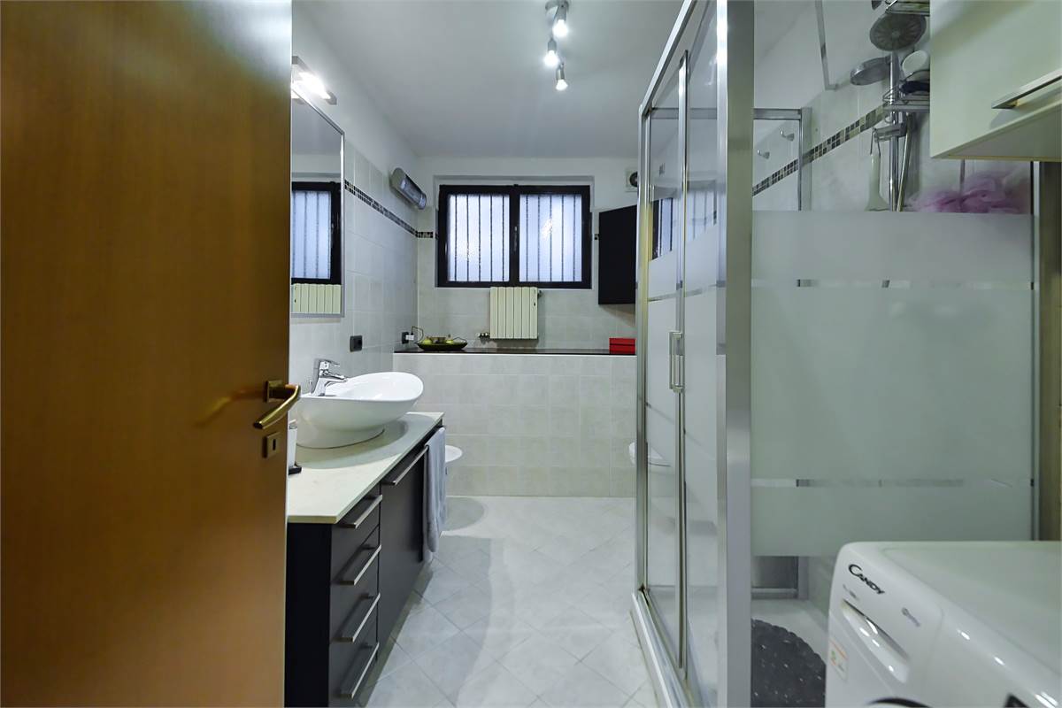 LURAGO ERBA TRELOCALI CON TAVERNA