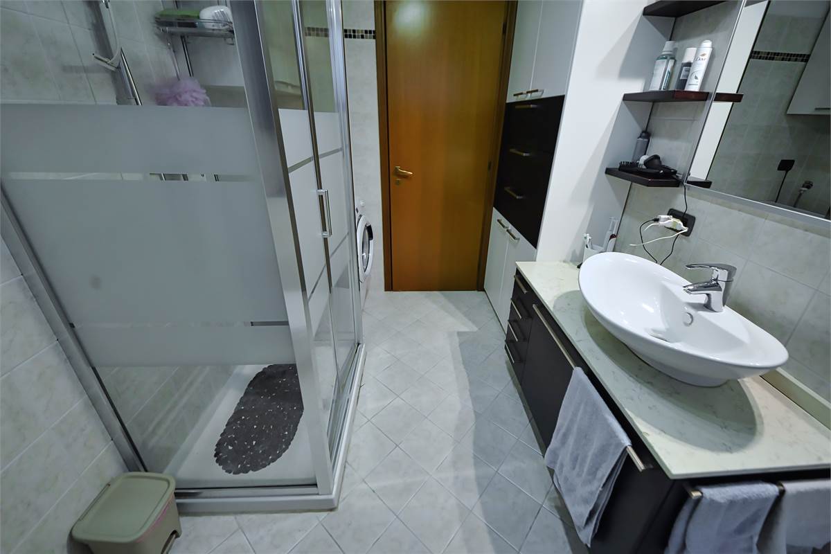 LURAGO ERBA TRELOCALI CON TAVERNA