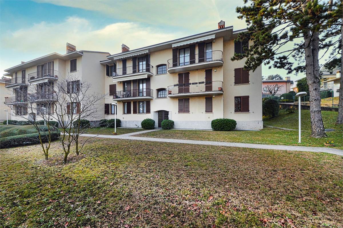 LURAGO ERBA TRELOCALI CON TAVERNA