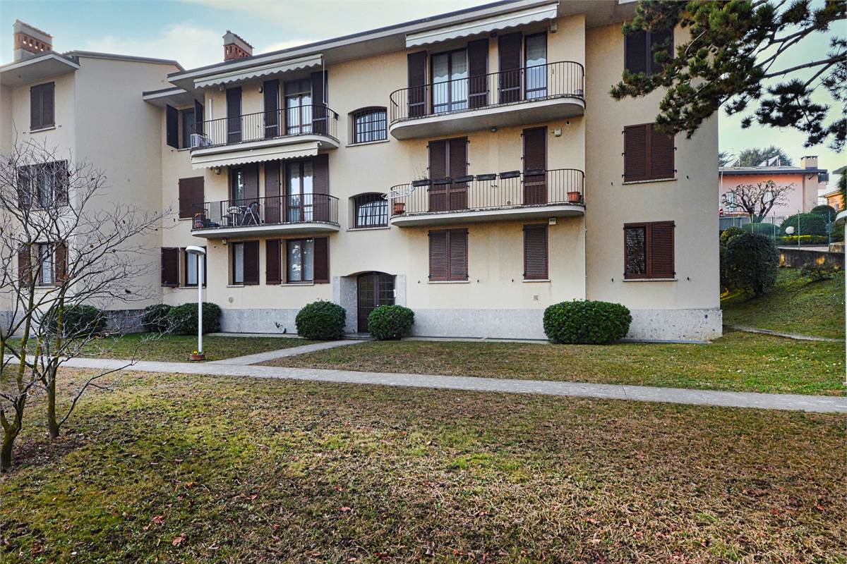 LURAGO ERBA TRELOCALI CON TAVERNA