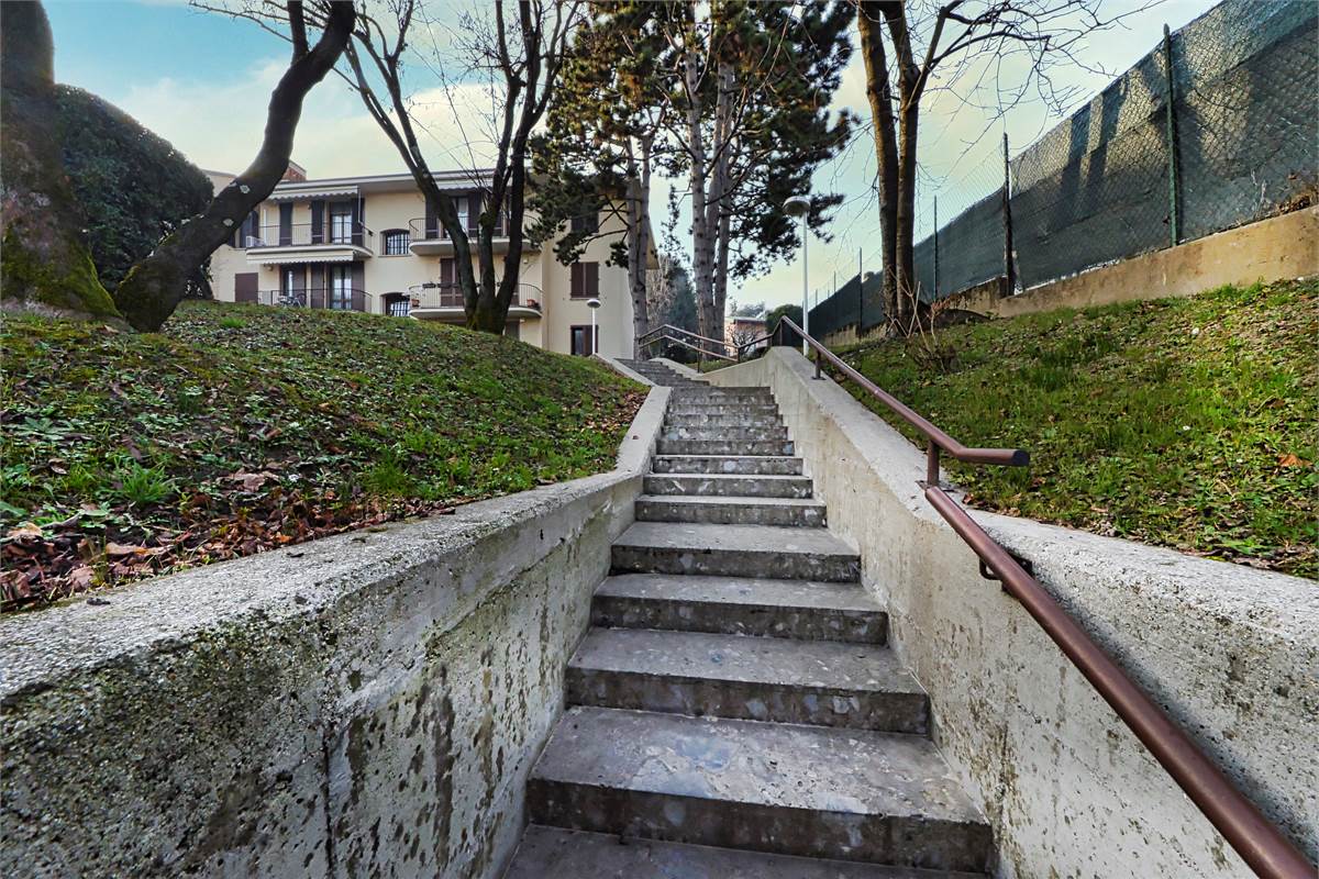 LURAGO ERBA TRELOCALI CON TAVERNA