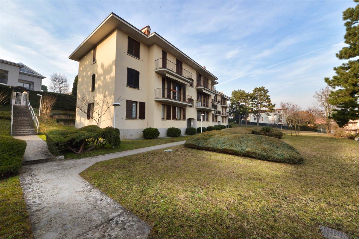 LURAGO ERBA TRELOCALI CON TAVERNA