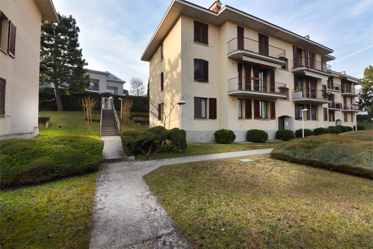 LURAGO ERBA TRELOCALI CON TAVERNA