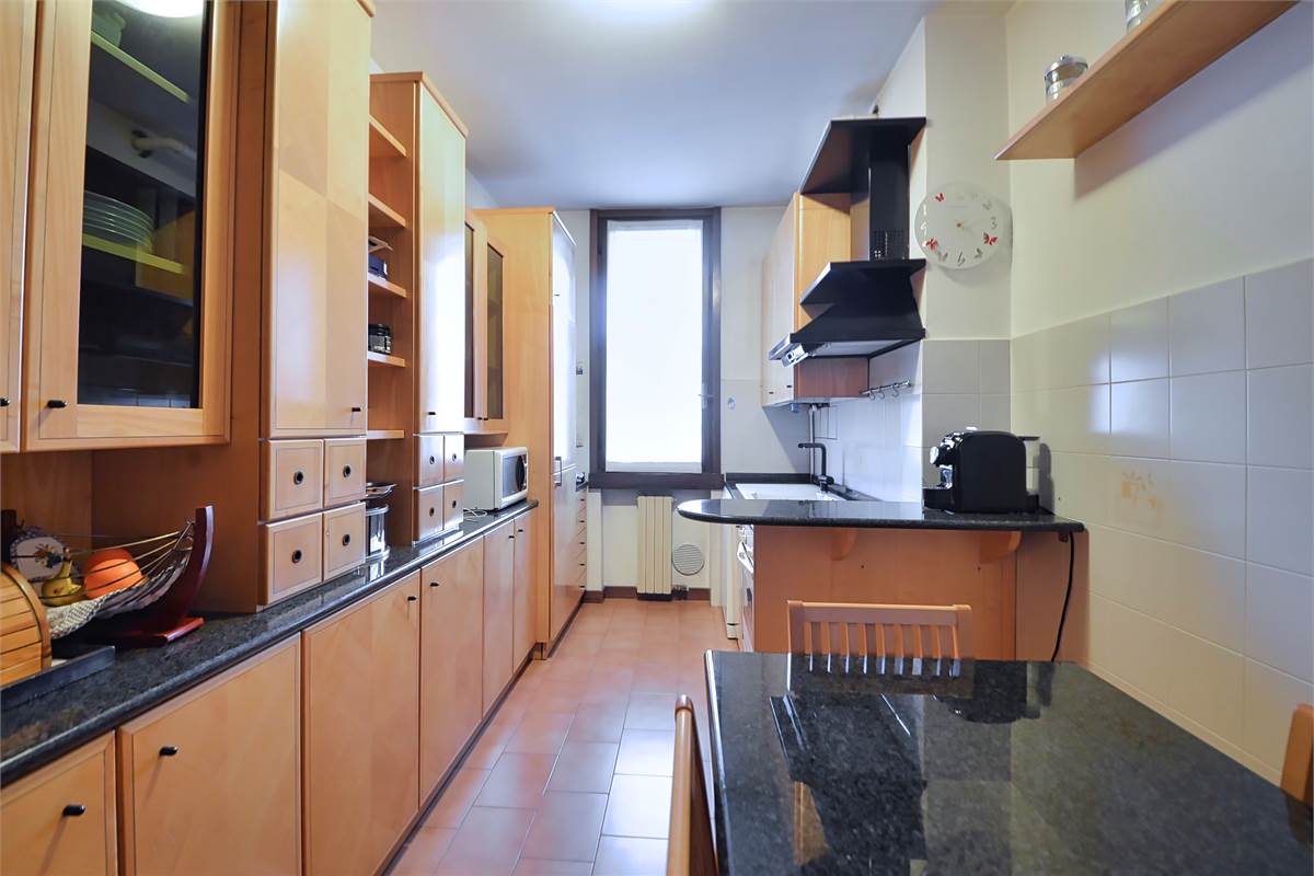 LURAGO ERBA TRELOCALI CON TAVERNA