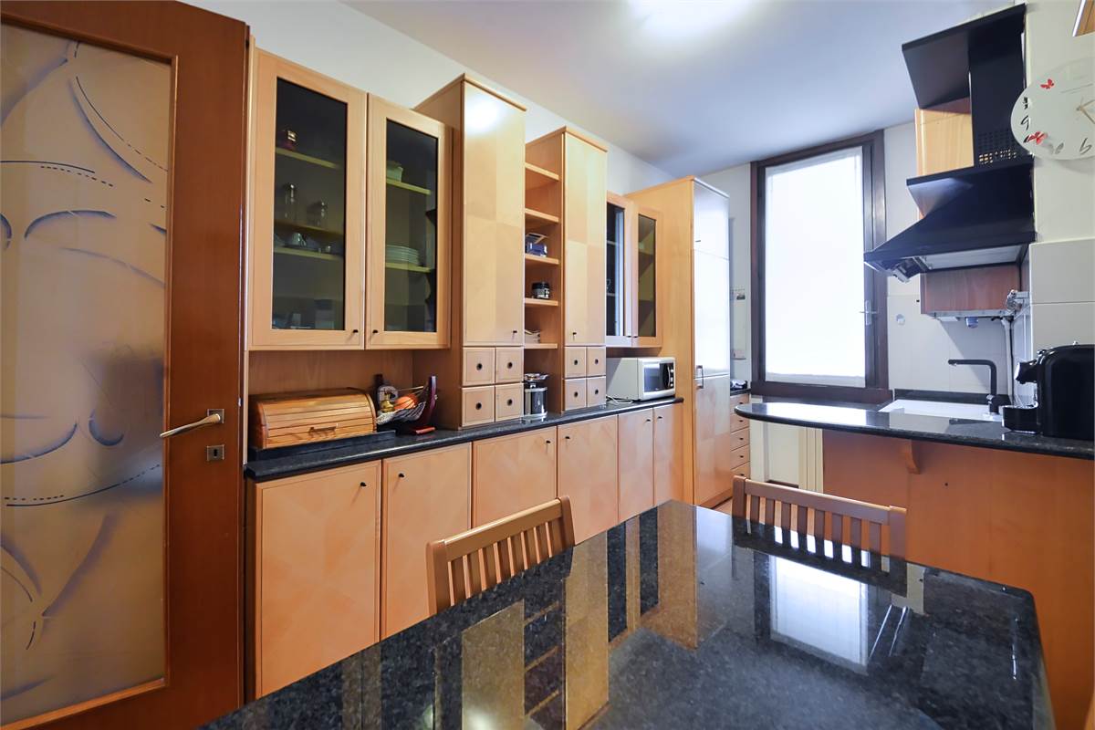 LURAGO ERBA TRELOCALI CON TAVERNA