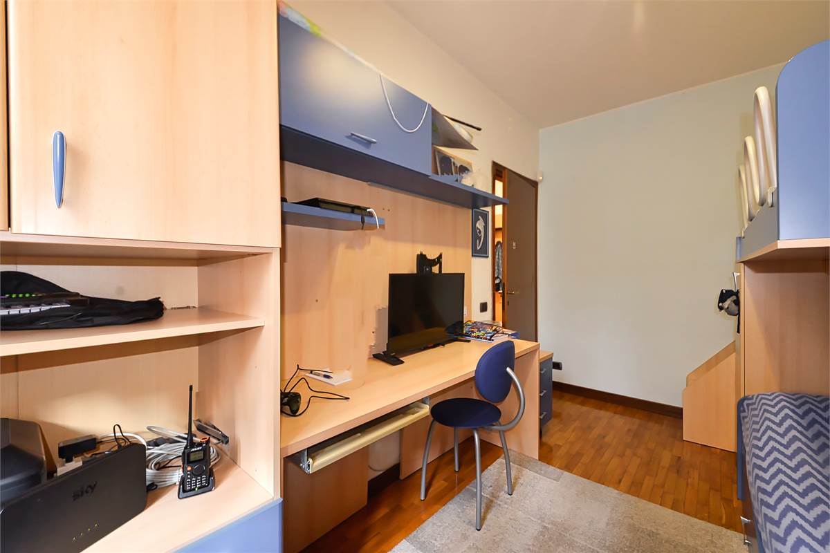 LURAGO ERBA TRELOCALI CON TAVERNA