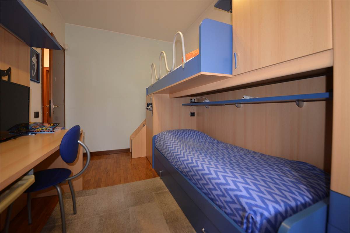 LURAGO ERBA TRELOCALI CON TAVERNA