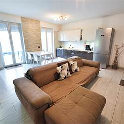 Cantù a due passi dal centro a piedi Trelocali con giardino e box doppio