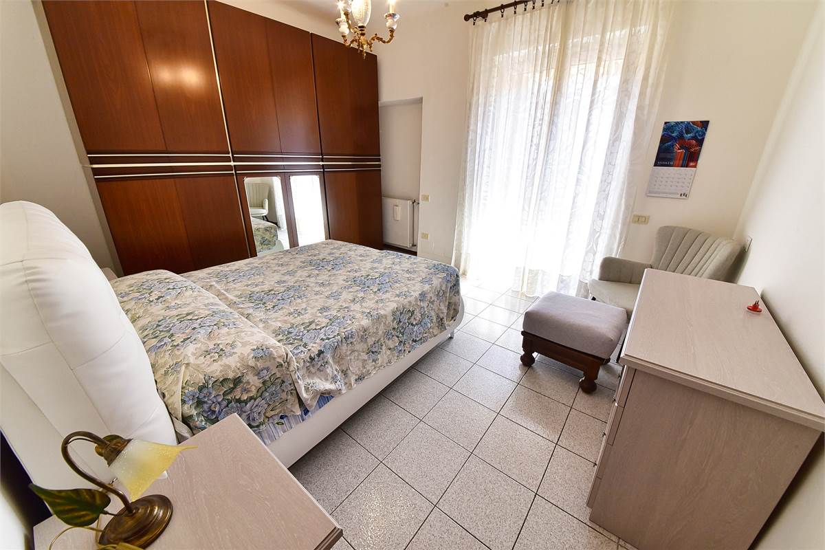 OLTRONA SAN MAMETE PORZIONE DI CASA IN CORTE CON BOX