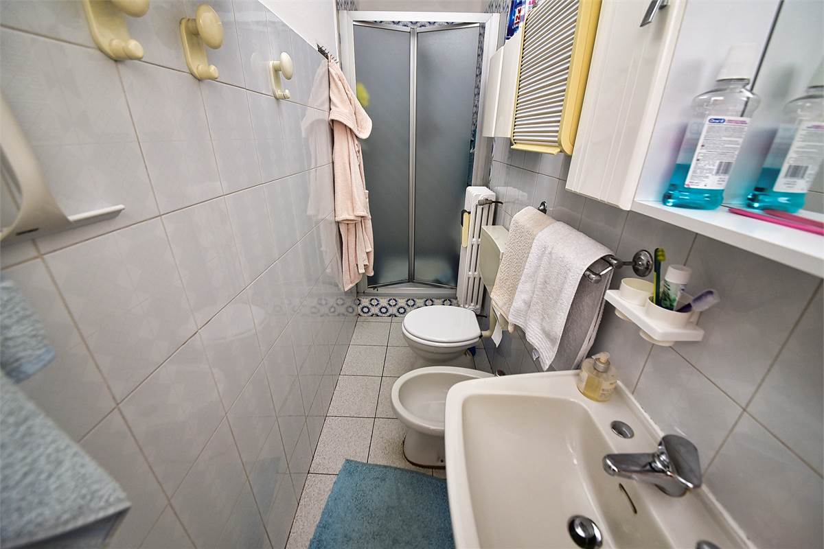 OLTRONA SAN MAMETE PORZIONE DI CASA IN CORTE CON BOX