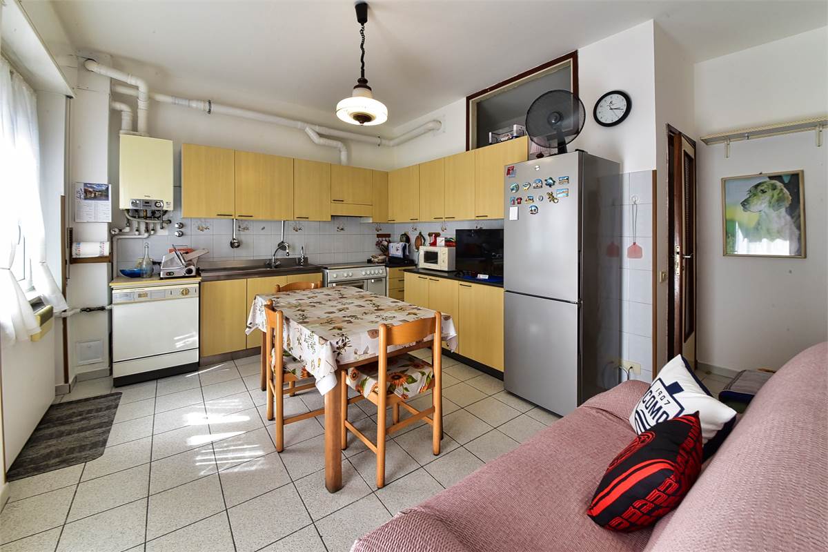 OLTRONA SAN MAMETE PORZIONE DI CASA IN CORTE CON BOX