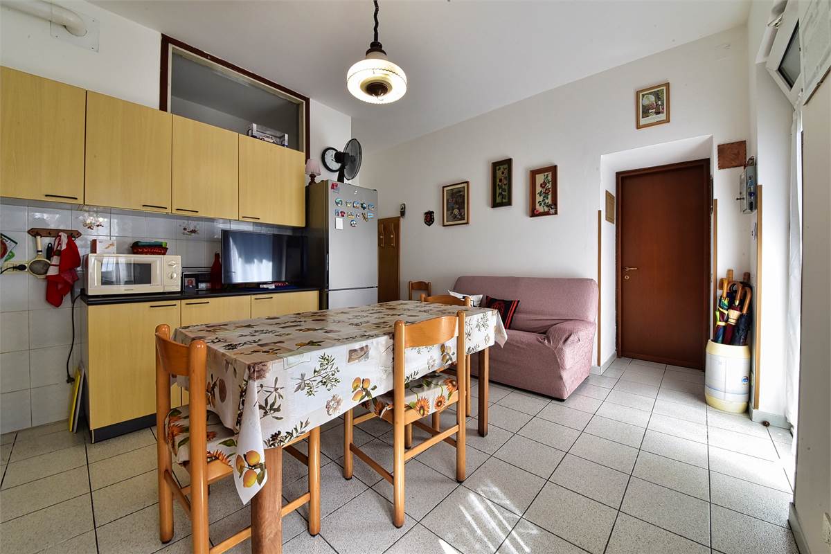 OLTRONA SAN MAMETE PORZIONE DI CASA IN CORTE CON BOX