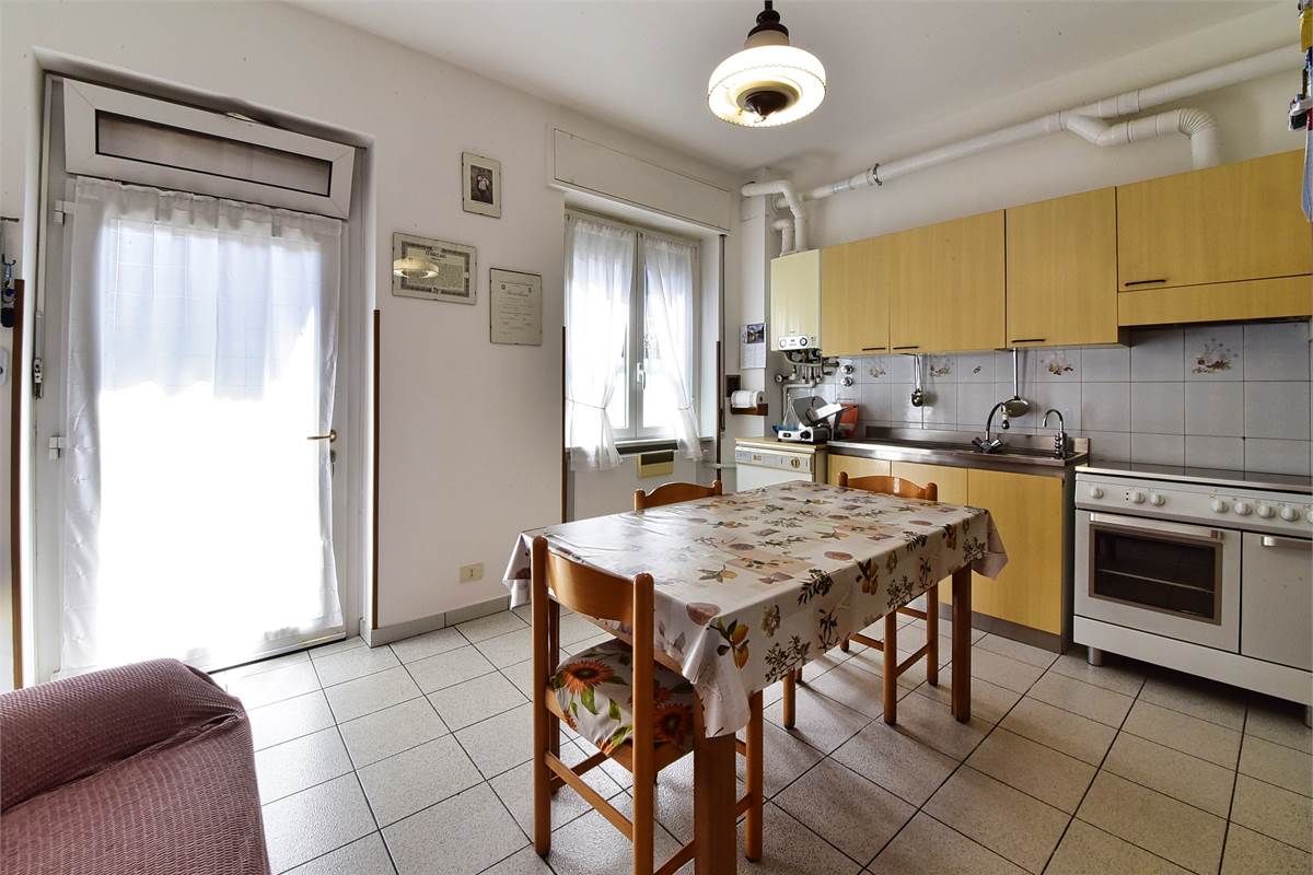 OLTRONA SAN MAMETE PORZIONE DI CASA IN CORTE CON BOX