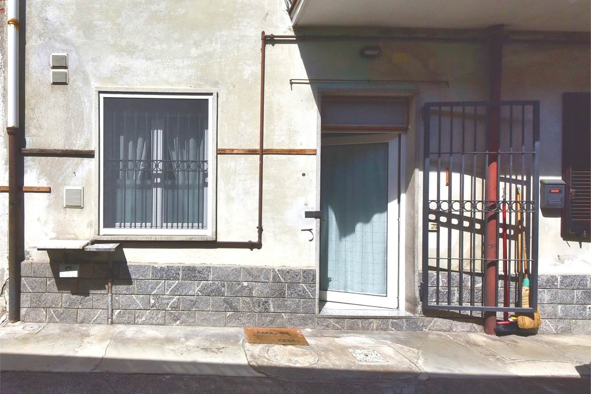 OLTRONA SAN MAMETE PORZIONE DI CASA IN CORTE CON BOX