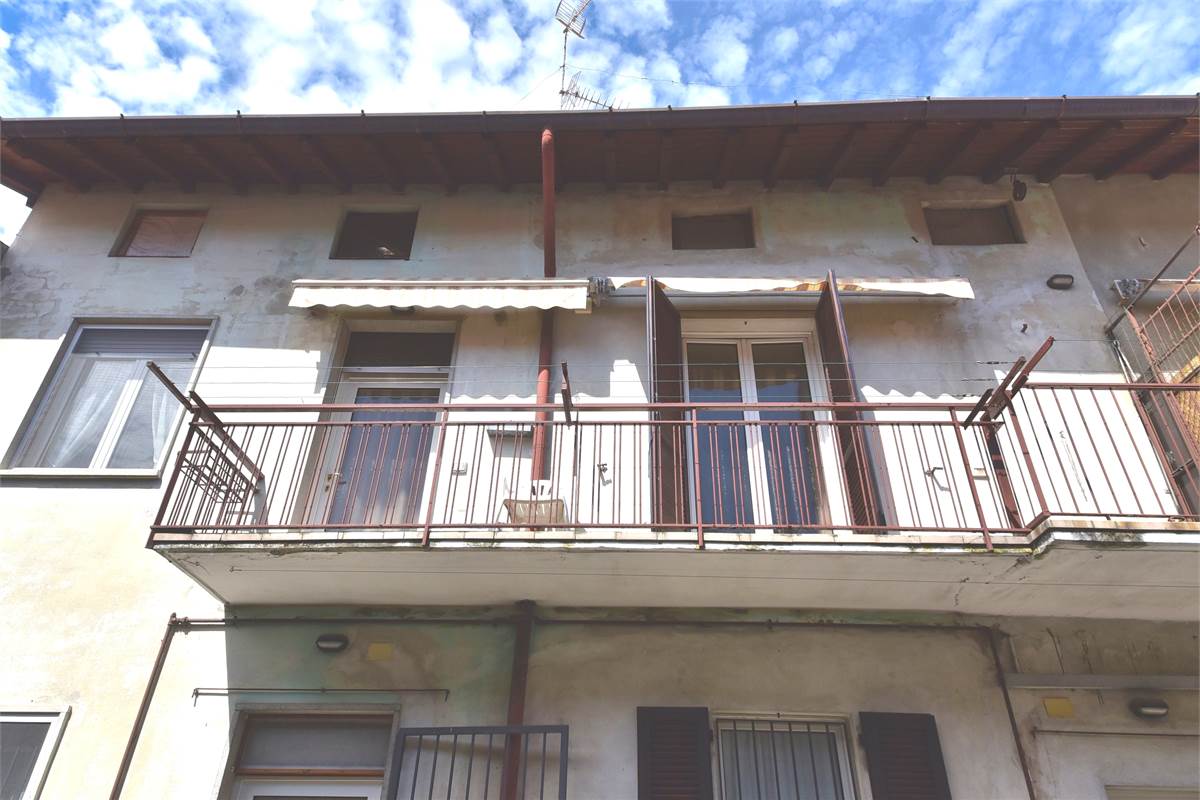 OLTRONA SAN MAMETE PORZIONE DI CASA IN CORTE CON BOX