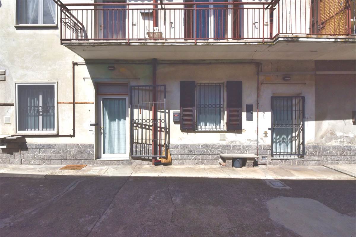 OLTRONA SAN MAMETE PORZIONE DI CASA IN CORTE CON BOX