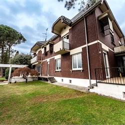 INVERIGO GRANDE VILLA SINGOLA CON PISCINA 