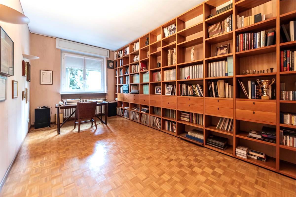 INVERIGO GRANDE VILLA SINGOLA CON PISCINA 