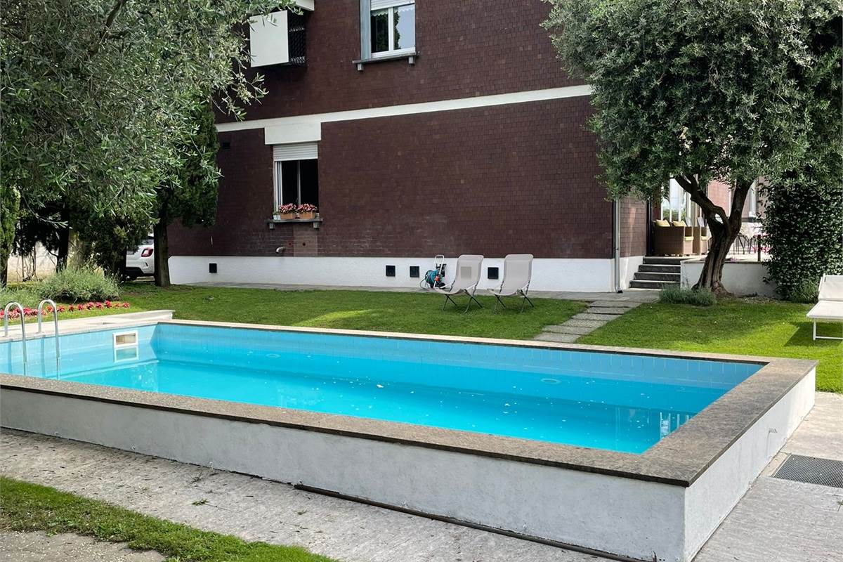 INVERIGO GRANDE VILLA SINGOLA CON PISCINA 