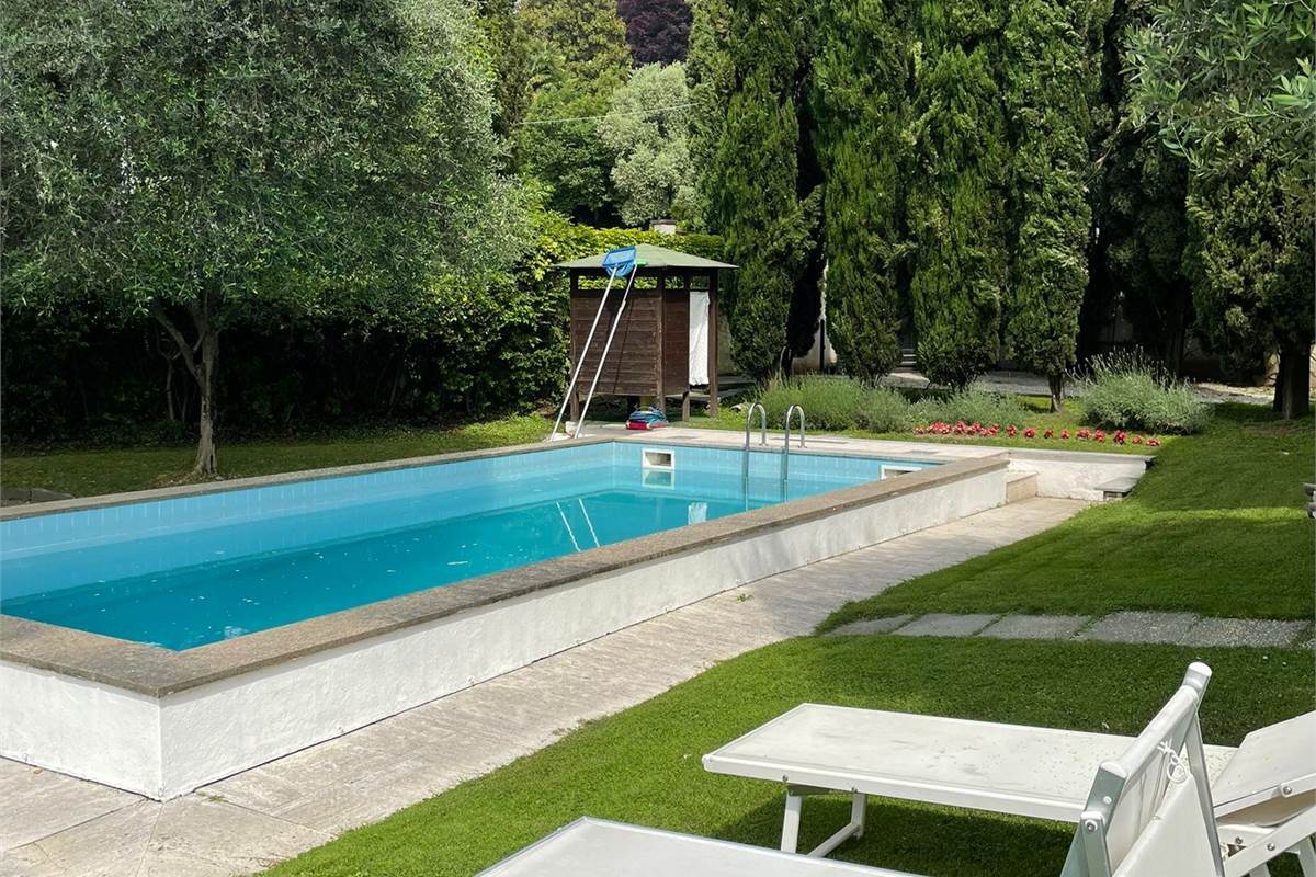 INVERIGO GRANDE VILLA SINGOLA CON PISCINA 