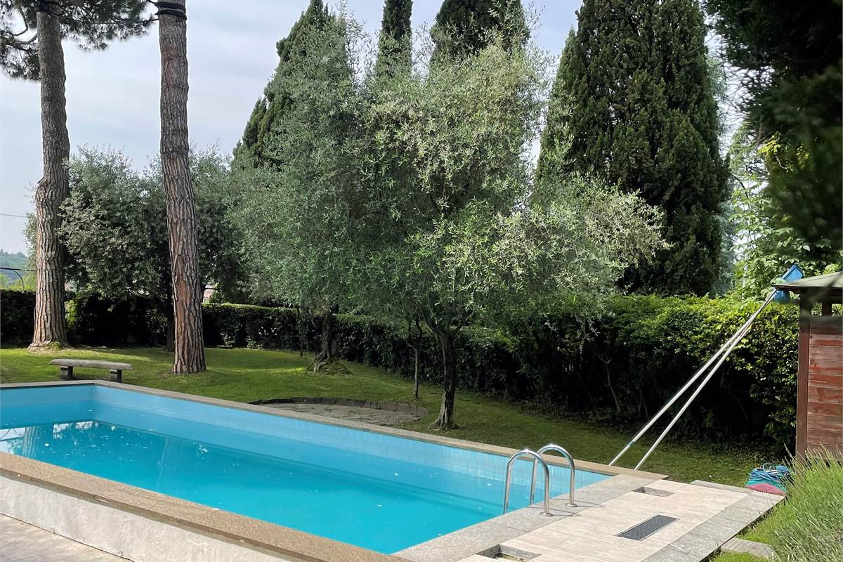 INVERIGO GRANDE VILLA SINGOLA CON PISCINA 