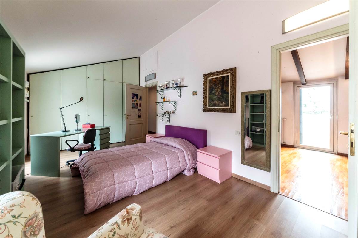 INVERIGO GRANDE VILLA SINGOLA CON PISCINA 