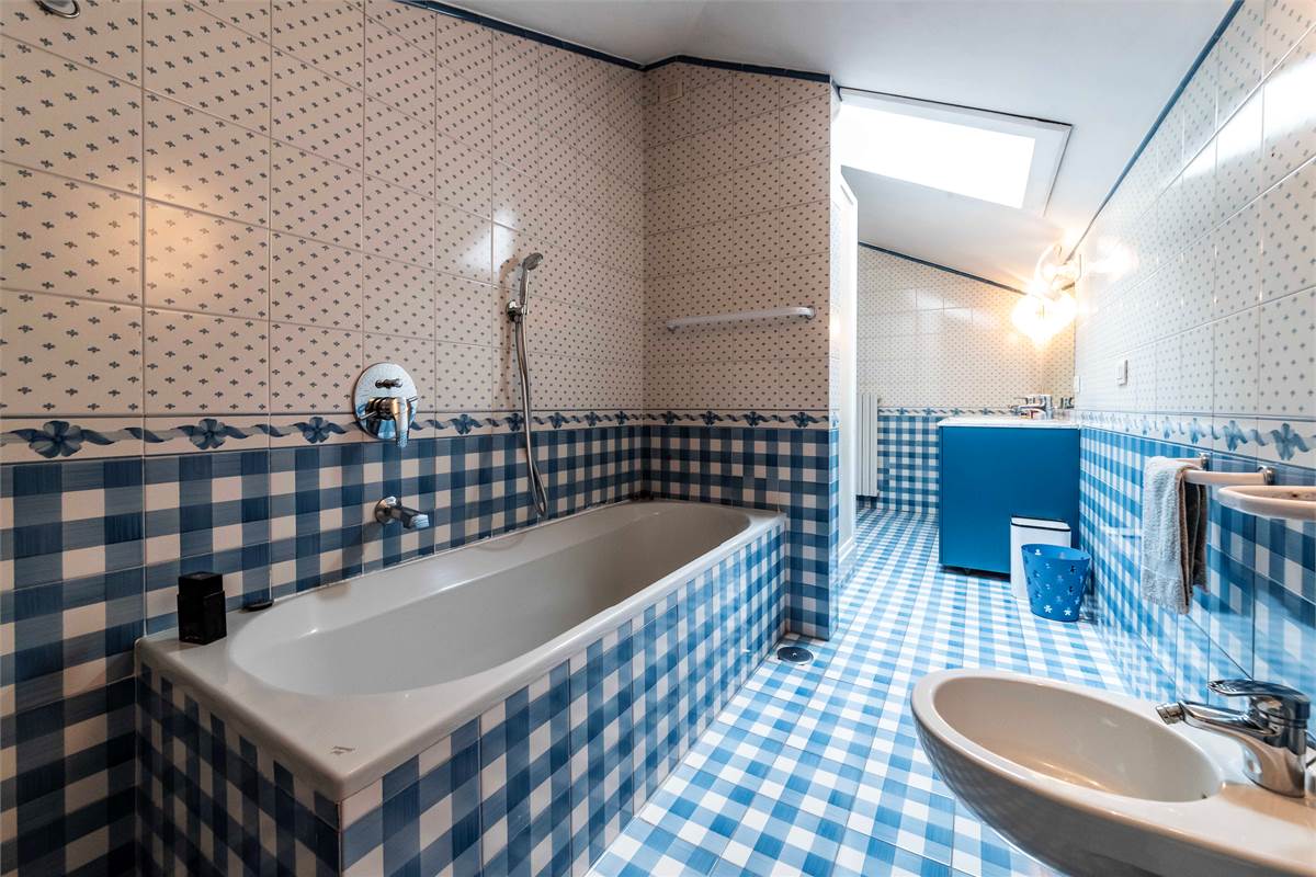 INVERIGO GRANDE VILLA SINGOLA CON PISCINA 