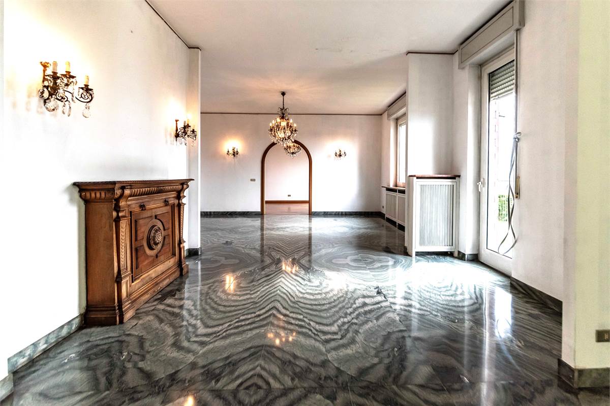 INVERIGO GRANDE VILLA SINGOLA CON PISCINA 