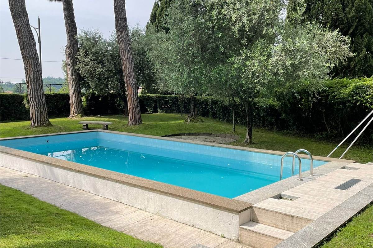 INVERIGO GRANDE VILLA SINGOLA CON PISCINA 