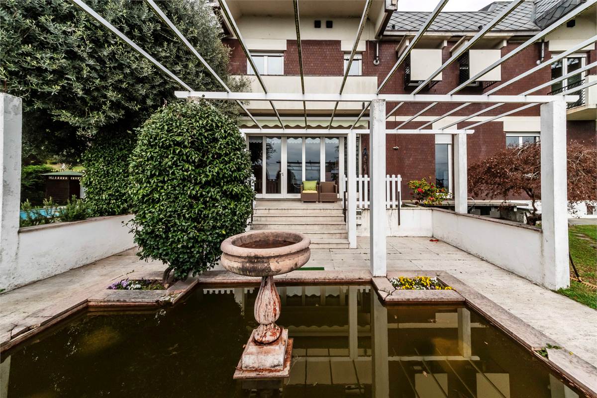 INVERIGO GRANDE VILLA SINGOLA CON PISCINA 