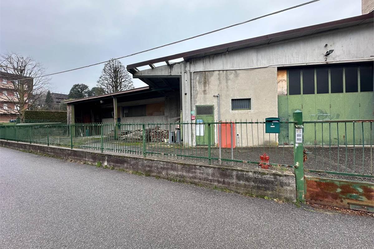 CAPANNONE COMMERCIALE/PRODUTTIVO CON AREA ESTERNA