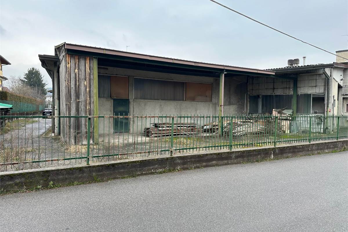 CAPANNONE COMMERCIALE/PRODUTTIVO CON AREA ESTERNA