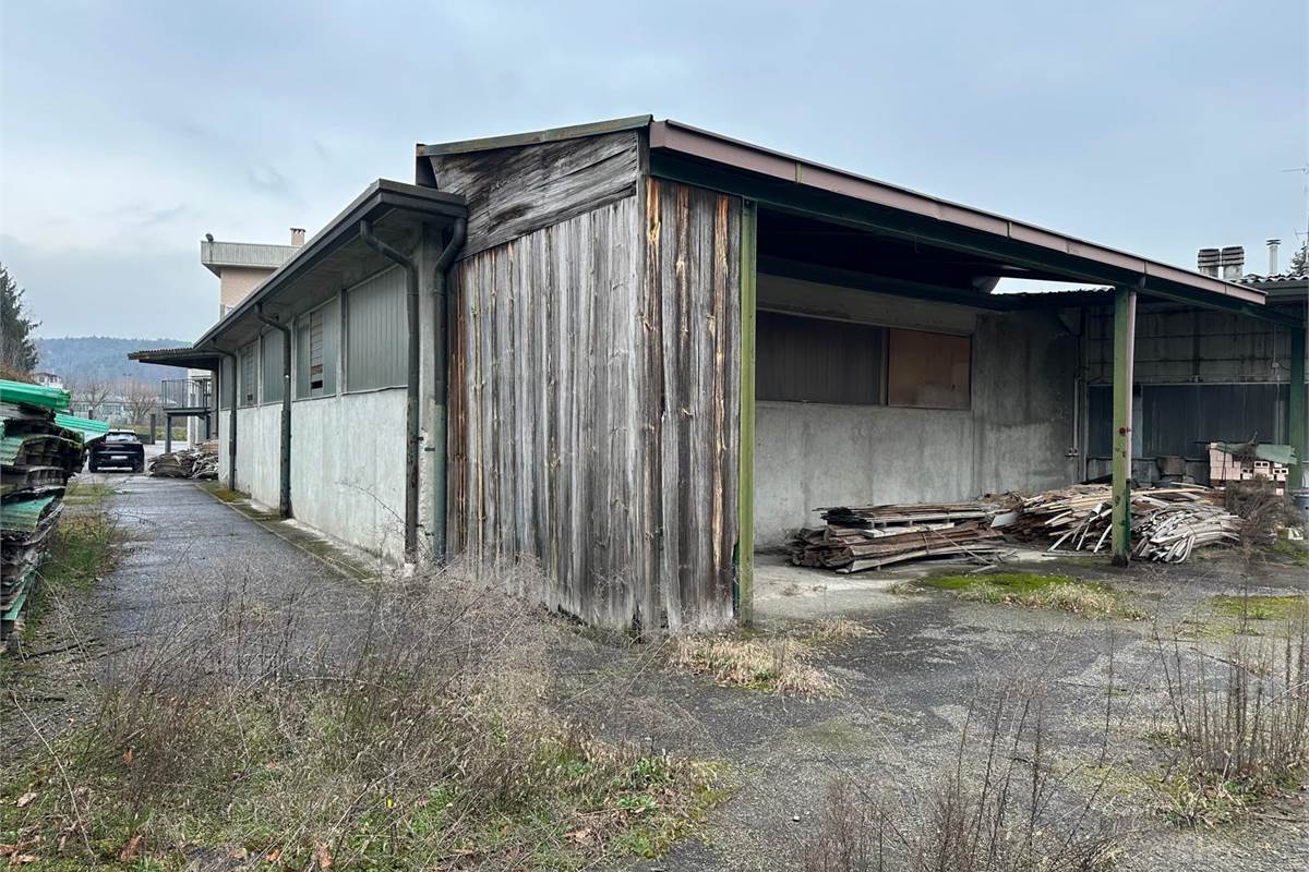 CAPANNONE COMMERCIALE/PRODUTTIVO CON AREA ESTERNA