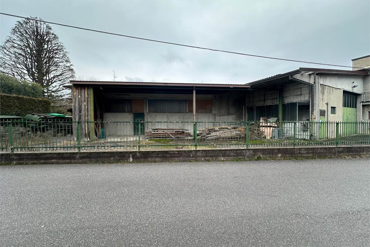 CAPANNONE COMMERCIALE/PRODUTTIVO CON AREA ESTERNA