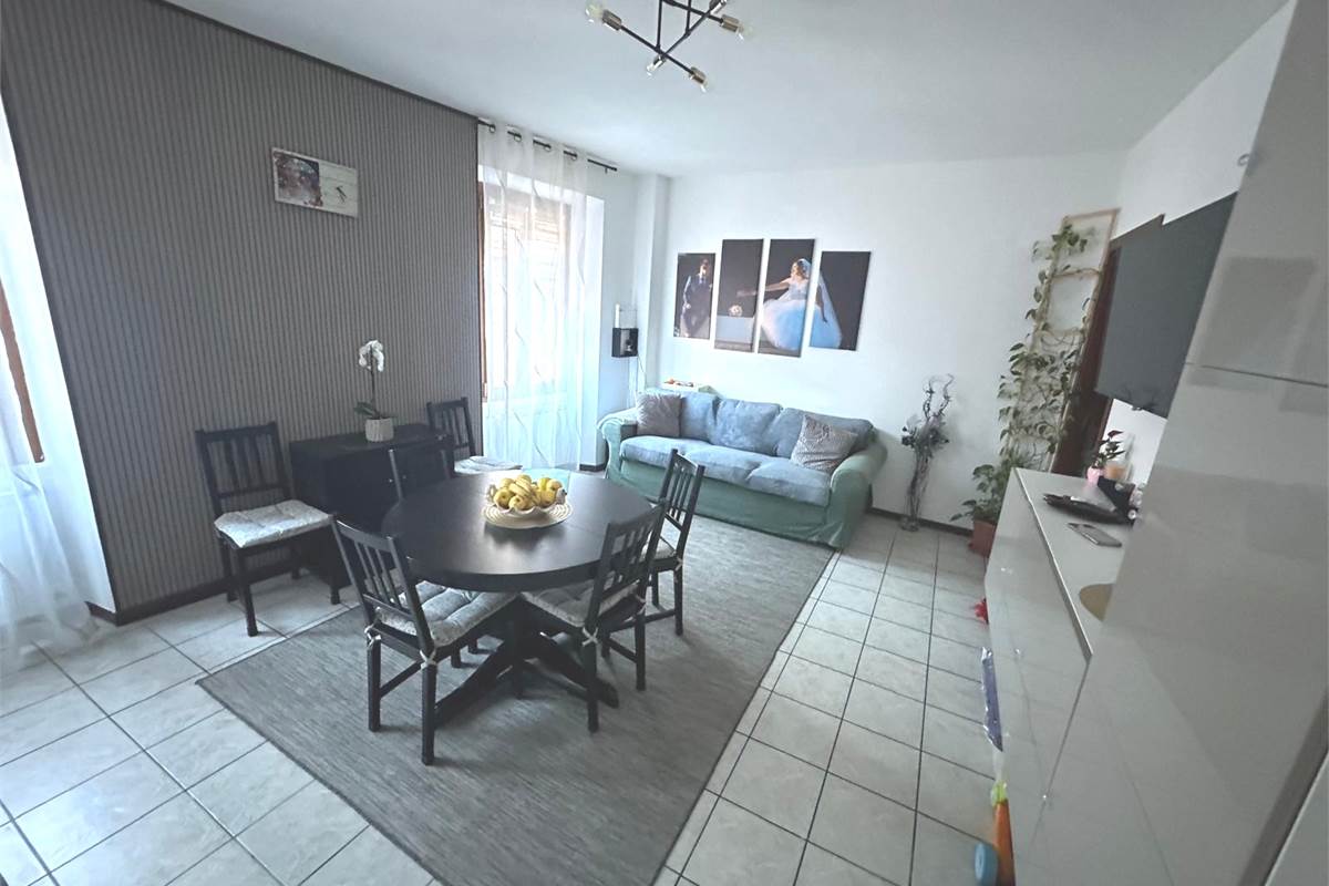 FENEGRO' TRILOCALE ARREDATO E RISTRUTTURATO