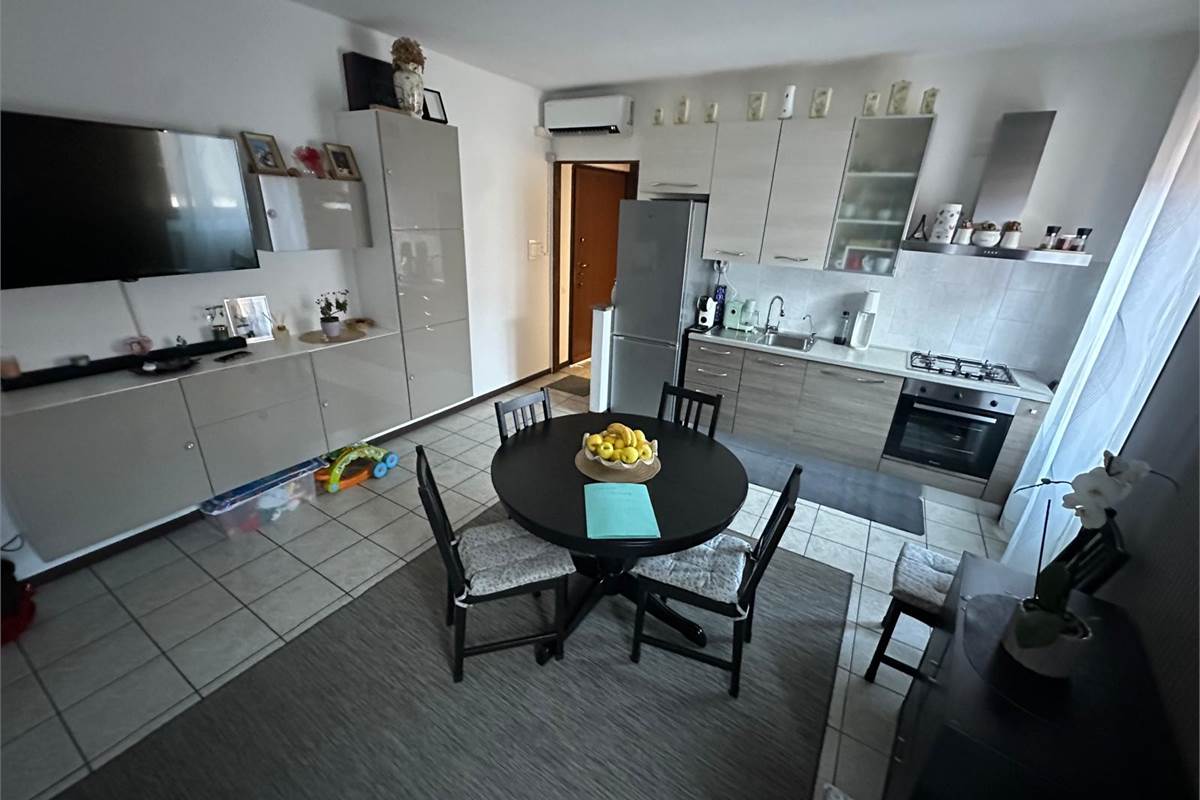 FENEGRO' TRILOCALE ARREDATO E RISTRUTTURATO