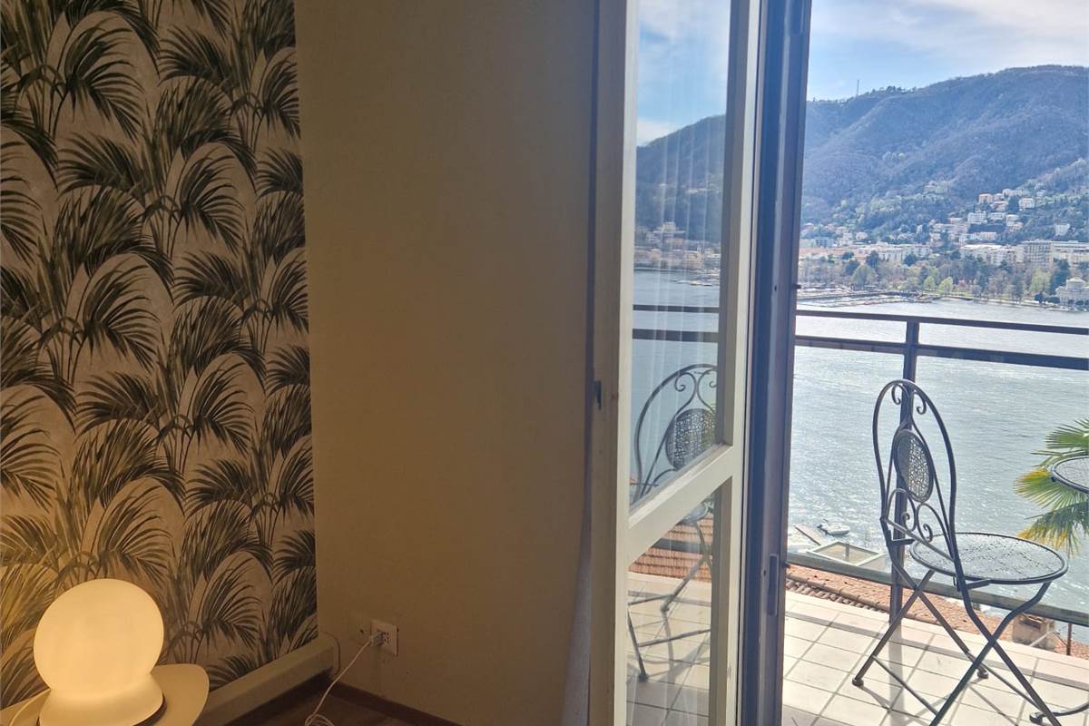 Como via Torno panoramico bilocale con cucina separata