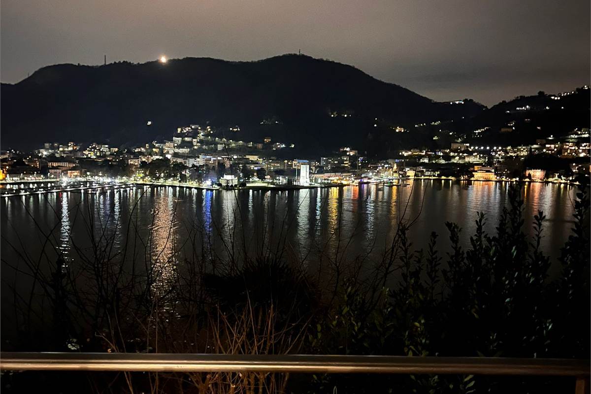 Como via Torno panoramico bilocale con cucina separata