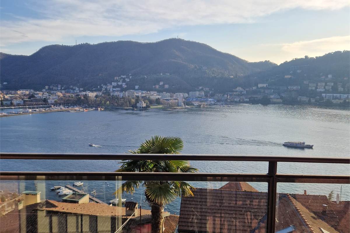 Como via Torno panoramico bilocale con cucina separata