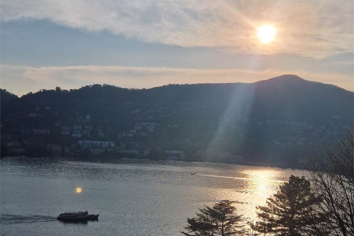 Como via Torno panoramico bilocale con cucina separata