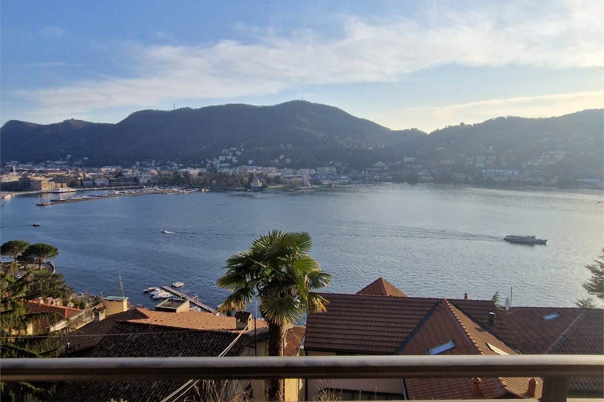Como via Torno panoramico bilocale con cucina separata