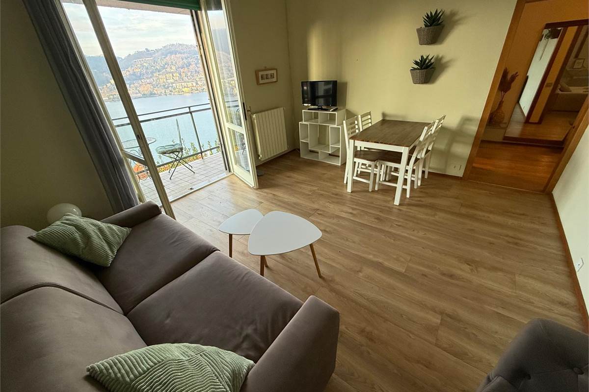 Como via Torno panoramico bilocale con cucina separata