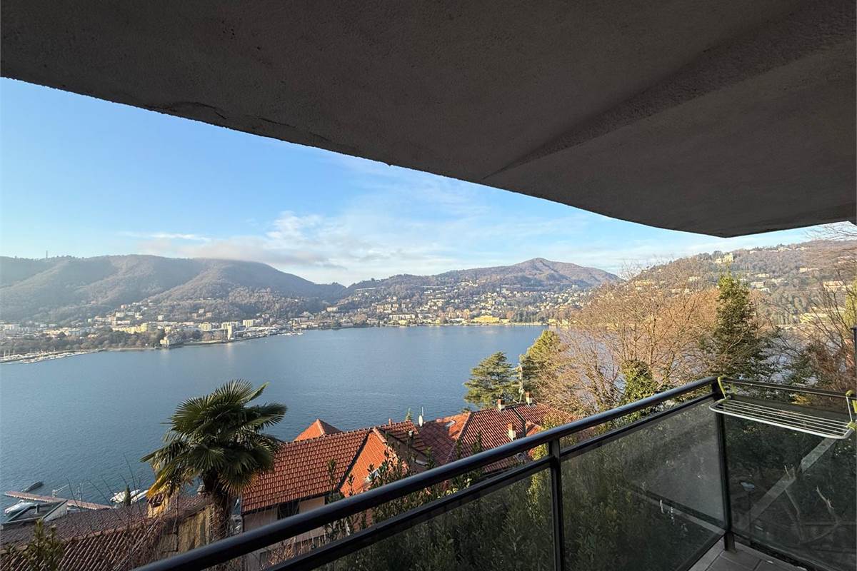 Como via Torno panoramico bilocale con cucina separata