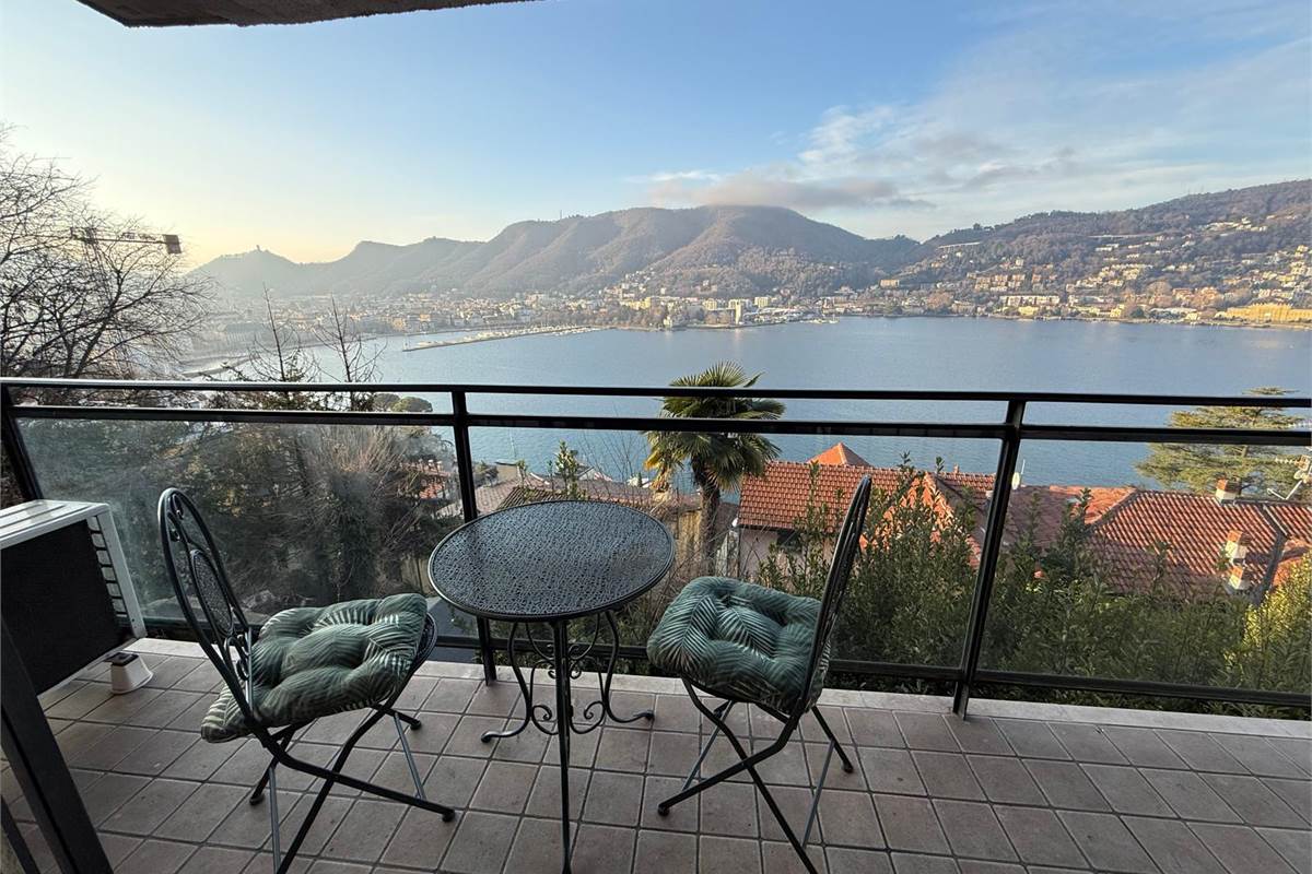 Como via Torno panoramico bilocale con cucina separata