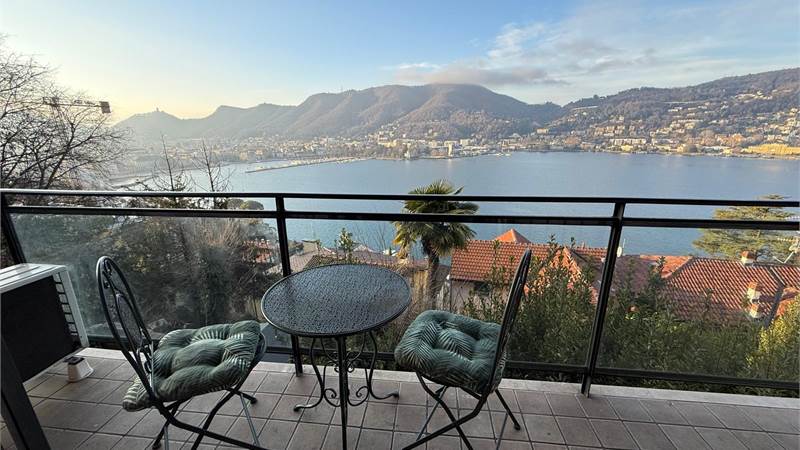 Como via Torno panoramico bilocale con cucina separata